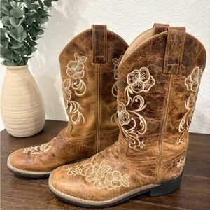 Shyanne Little Lassy Floral Embroidered Western Boots